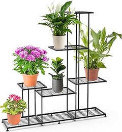 ¿Por qué usar estanterías para plantas en tu terraza?