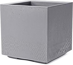 Macetas Grandes para Terraza: ¿Plástico o Barro? Comparativa