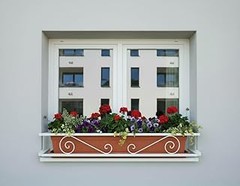 Descubre ideas decorativas con jardineras para ventana