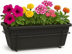 Jardineras colgantes o de pie: comparativa para tu balcón