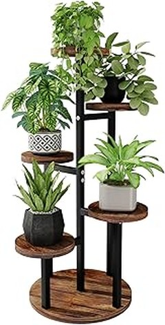 Comparativa de materiales: soportes para plantas de madera y plástico